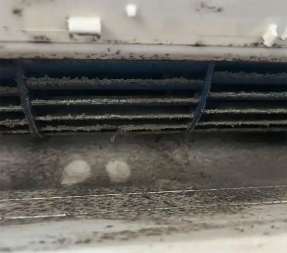 乐亭空调吹的风有股烧焦味是怎么回事